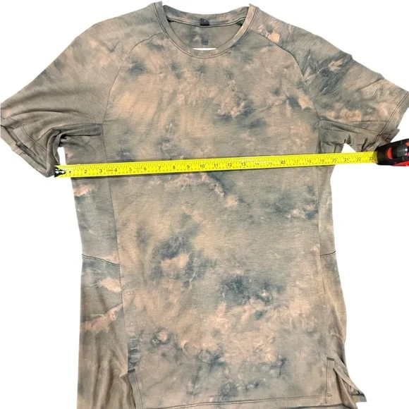 Lululemon Mens Shirt Size M Brown Tan Tie Dye License To Train L98-021-LTT - Picture 5 of 6